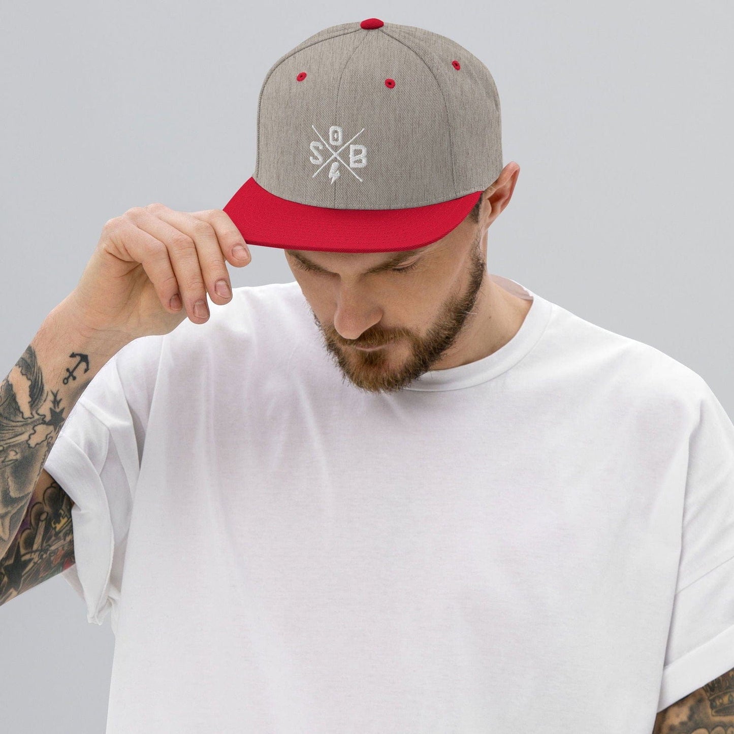 Printful Heather Grau/ Rot Cross - Snapback-Cap E-Bike-Community