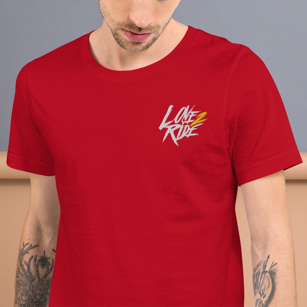 Printful Rot / S Love 2 Ride gesticktes - Kurzärmeliges Unisex-T-Shirt E-Bike-Community