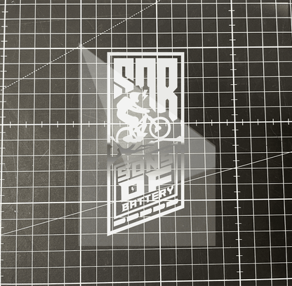 Sons of Battery - E-MTB Brand & Community Folien & Sticker Silber / 12x5 cm Hochkant Biker Motiv als Folie (12 x 5 cm) - SoB - E-Bike-Community