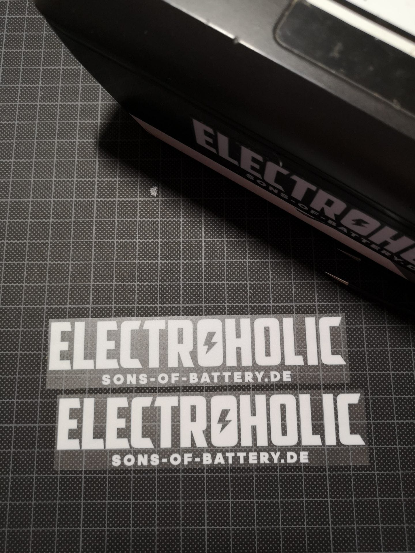 Sons of Battery - E-MTB Brand & Community Folien Transparenter Electroholic Weißdruck Sticker - SoB - E-Bike-Community